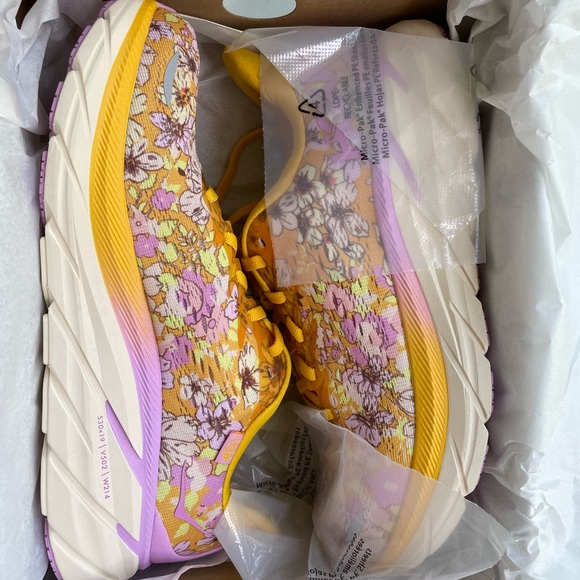 Hoka x Free People Movement Clifton 8 - Picture 2 of 3